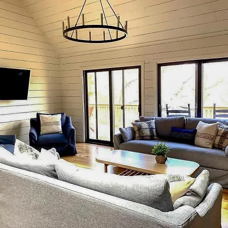 Tree Top Lakefront Cottage On Lake Nantahala